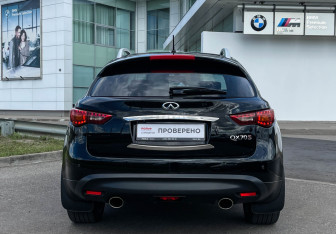Подержанный автомобиль Infiniti QX70 2017 года (6 фото)