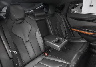 Подержанный автомобиль Changan UNI-V 2023 года (32 фото)