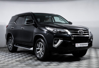 Подержанный автомобиль Toyota Fortuner 2017 года (3 фото)