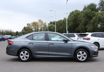 Подержанный автомобиль Skoda Octavia Liftback 2021 года (4 фото)