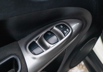 Подержанный автомобиль Nissan Juke 2013 года (15 фото)