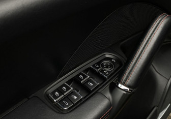 Подержанный автомобиль Porsche Cayenne 2015 года (19 фото)