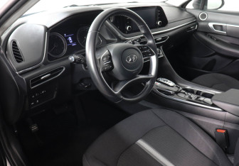 Подержанный автомобиль Hyundai Sonata 2021 года (9 фото)