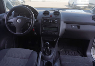 Подержанный автомобиль Volkswagen Caddy Compactvan 2011 года (13 фото)
