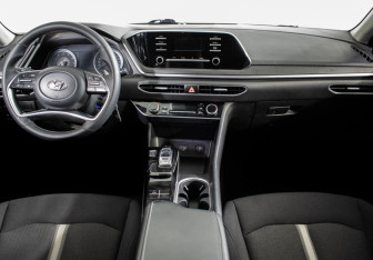 Подержанный автомобиль Hyundai Sonata 2021 года (11 фото)