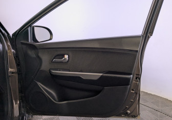 Подержанный автомобиль Kia Rio Hatchback 2017 года (24 фото)