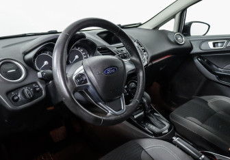 Подержанный автомобиль Ford Fiesta Hatchback 2018 года (9 фото)
