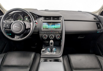 Подержанный автомобиль Jaguar E-Pace 2018 года (14 фото)