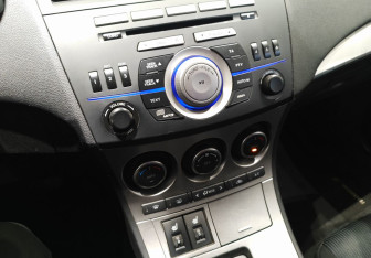 Подержанный автомобиль Mazda 3 Sedan 2011 года (14 фото)