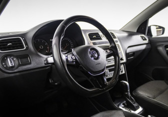 Подержанный автомобиль Volkswagen Polo Sedan 2018 года (11 фото)