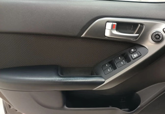 Подержанный автомобиль Kia Cerato Sedan 2011 года (16 фото)