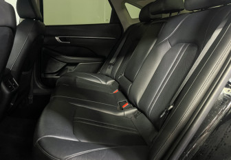 Подержанный автомобиль Hyundai Sonata 2020 года (10 фото)