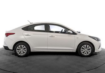 Подержанный автомобиль Hyundai Solaris Sedan 2021 года (4 фото)