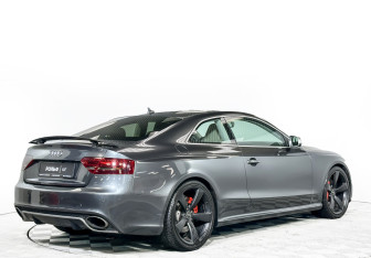 Подержанный автомобиль Audi RS 5 Coupe 2010 года (5 фото)