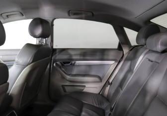 Подержанный автомобиль Audi A6 Sedan 2004 года (8 фото)
