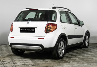 Подержанный автомобиль Suzuki SX4 Hatchback 2013 года (3 фото)