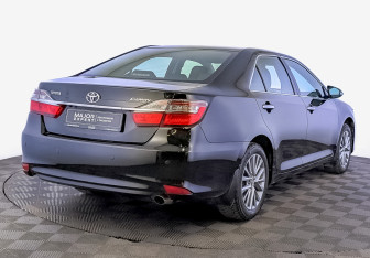 Подержанный автомобиль Toyota Camry Sedan 2015 года (5 фото)