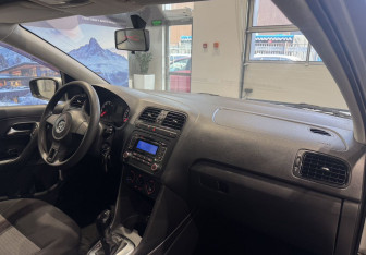 Подержанный автомобиль Volkswagen Polo Sedan 2011 года (10 фото)