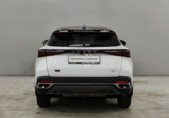 Подержанный автомобиль Omoda C5 2023 года (6 фото)