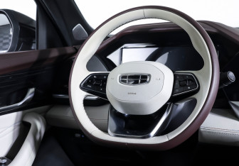 Подержанный автомобиль Geely Monjaro 2023 года (16 фото)