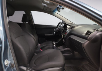 Подержанный автомобиль Kia Rio Sedan 2015 года (10 фото)