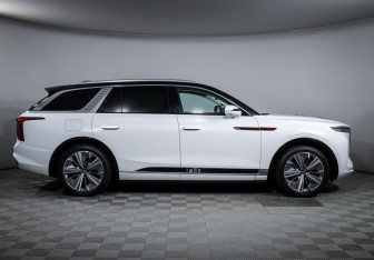 Подержанный автомобиль Hongqi E-HS9 2021 года (4 фото)