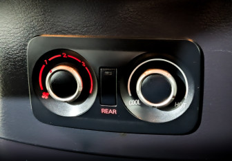 Подержанный автомобиль Mitsubishi Pajero 2011 года (28 фото)