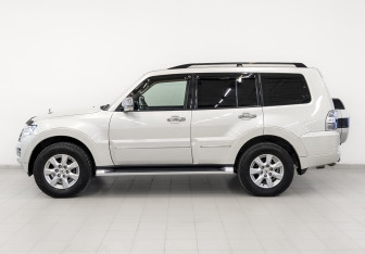 Подержанный автомобиль Mitsubishi Pajero 2021 года (8 фото)
