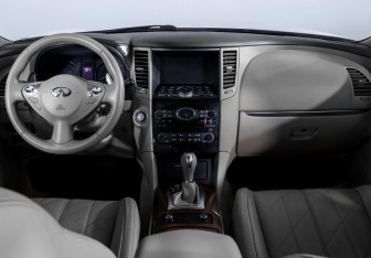 Подержанный автомобиль Infiniti QX70 2013 года (9 фото)