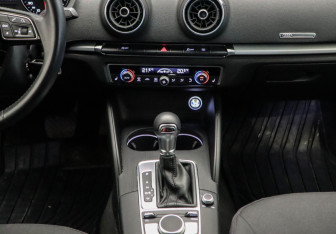 Подержанный автомобиль Audi A3 Sedan 2018 года (15 фото)