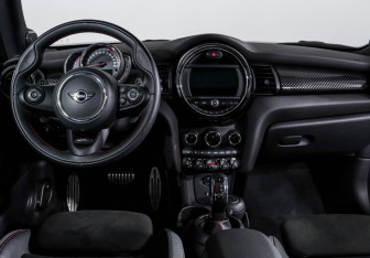 Подержанный автомобиль MINI Hatch 2019 года (12 фото)