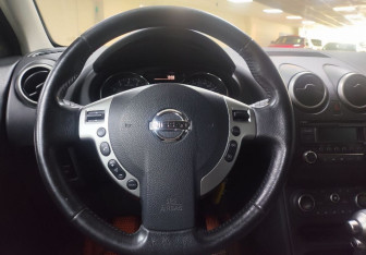 Подержанный автомобиль Nissan Qashqai 2013 года (16 фото)