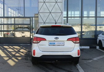 Подержанный автомобиль Kia Sorento 2014 года (6 фото)