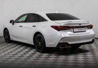 Подержанный автомобиль Toyota Avalon 2022 года (7 фото)