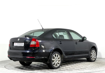 Подержанный автомобиль Skoda Octavia Liftback 2009 года (5 фото)