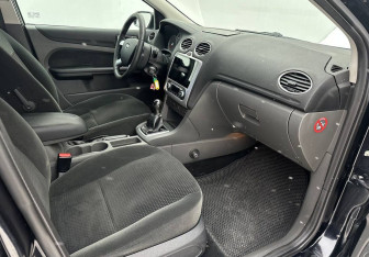 Подержанный автомобиль Ford Focus Sedan 2007 года (13 фото)