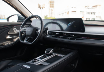 Подержанный автомобиль Chery Arrizo 8 2023 года (11 фото)