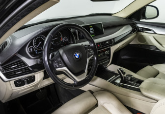 Подержанный автомобиль BMW X6 2015 года (10 фото)