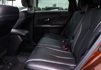 Подержанный автомобиль Toyota Venza 2014 года (10 фото)