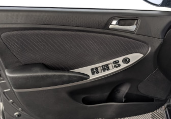 Подержанный автомобиль Hyundai Solaris Sedan 2014 года (19 фото)