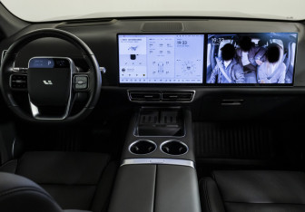 Подержанный автомобиль LiXiang L7 2024 года (12 фото)