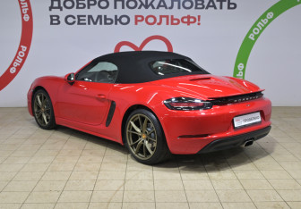 Подержанный автомобиль Porsche Boxster 2018 года (8 фото)
