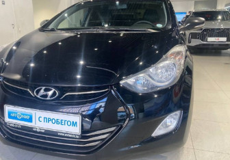 Подержанный автомобиль Hyundai Elantra Sedan 2012 года (9 фото)