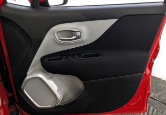 Подержанный автомобиль Jeep Renegade 2018 года (25 фото)