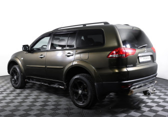 Подержанный автомобиль Mitsubishi Pajero Sport 2015 года (7 фото)