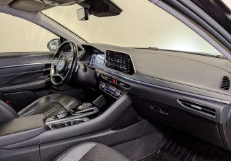 Подержанный автомобиль Hyundai Sonata 2022 года (11 фото)
