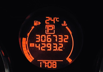 Подержанный автомобиль Nissan Qashqai+2 2009 года (10 фото)