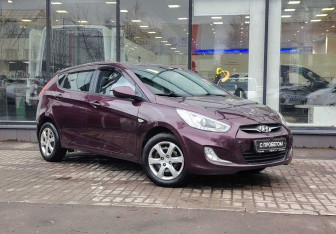 Подержанный автомобиль Hyundai Solaris Hatchback 2013 года (3 фото)