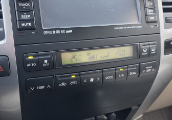 Подержанный автомобиль Toyota Land Cruiser Prado 2006 года (14 фото)