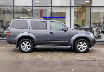 Подержанный автомобиль Nissan Pathfinder 2012 года (4 фото)